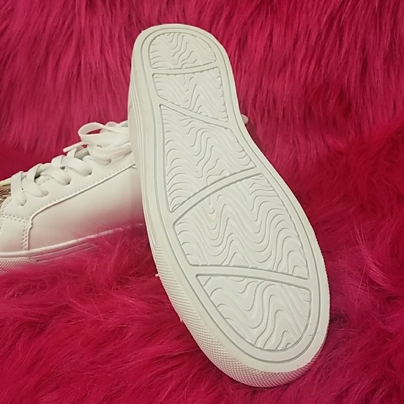 Shoes - Picture 3 of 4